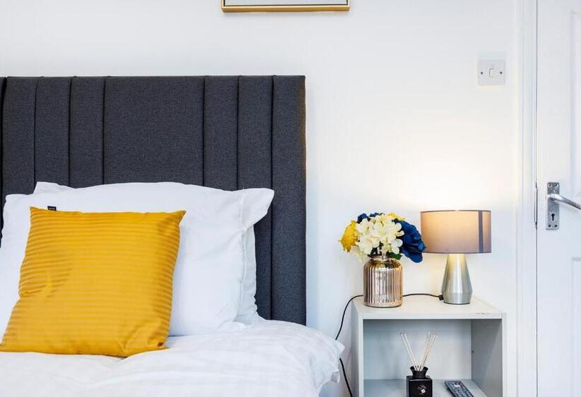 Lovely 2 Bd Hse With Parking Near Excel