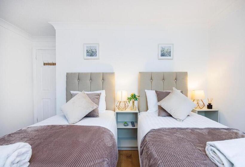 Lovely 2 Bd Hse With Parking Near Excel