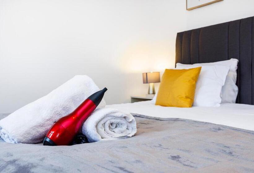 Lovely 2 Bd Hse With Parking Near Excel