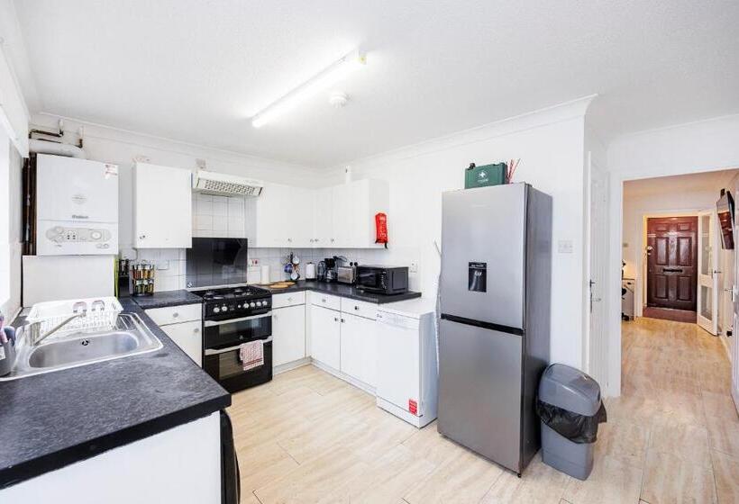 Lovely 2 Bd Hse With Parking Near Excel