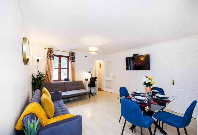 Lovely 2 Bd Hse With Parking Near Excel