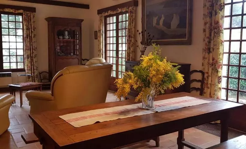 Maison De Charme Avec Jardin Clos