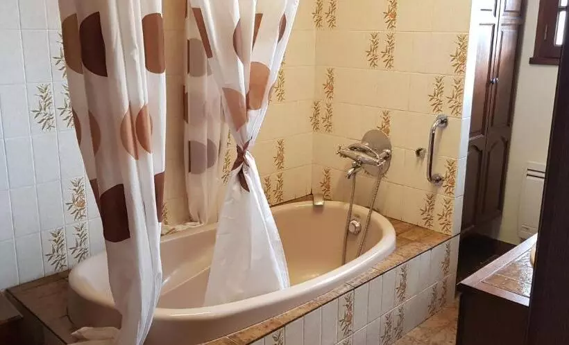 Maison De Charme Avec Jardin Clos