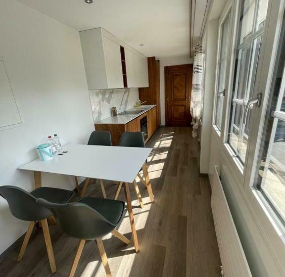 Moderne Einzigartige Wohnung In Altdorf