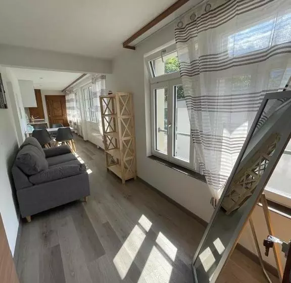 Moderne Einzigartige Wohnung In Altdorf