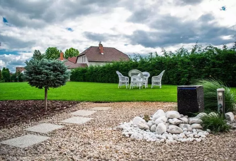 ペンション Mónika Vendégház