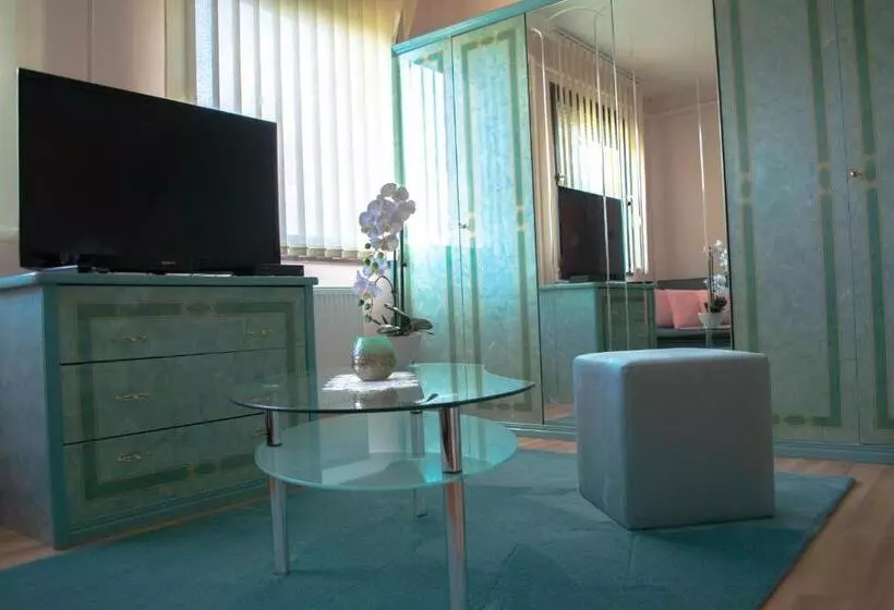 ペンション Mónika Vendégház