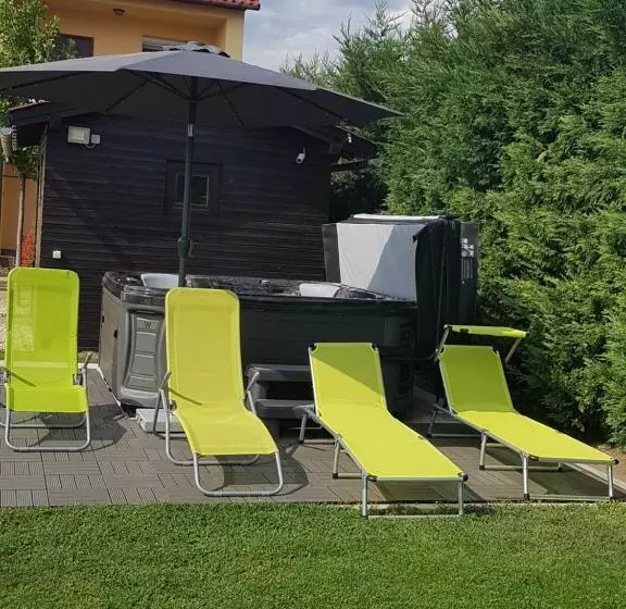 ペンション Mónika Vendégház