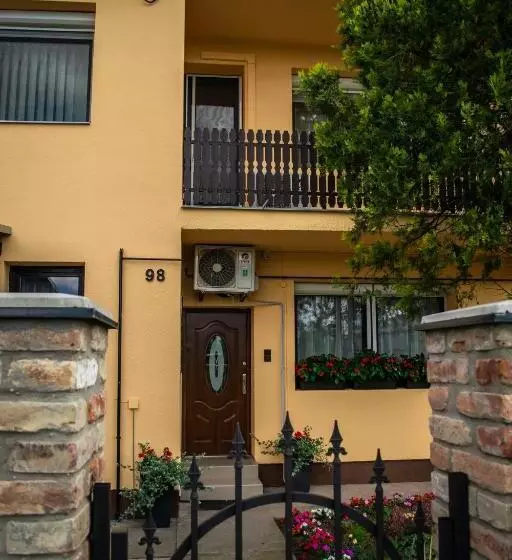 ペンション Mónika Vendégház