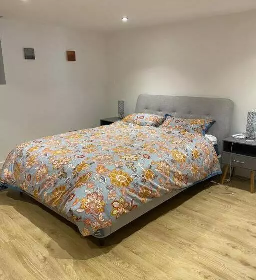 Relaxing Costal Retreat Sleeps Four People