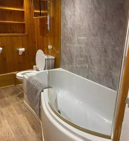 Relaxing Costal Retreat Sleeps Four People