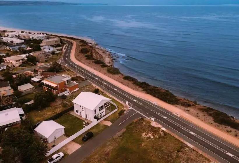 ōshen   Sleeps12 Gym Kayak Mountnbike Beachfrnt