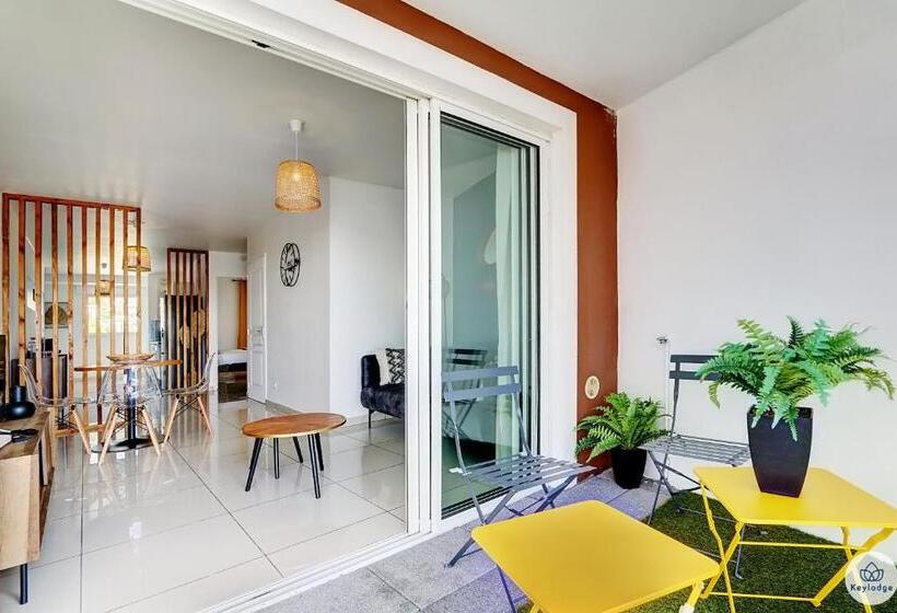 T2 Iris, Classé 2 étoiles Balcon Proche Centre De Saint Denis