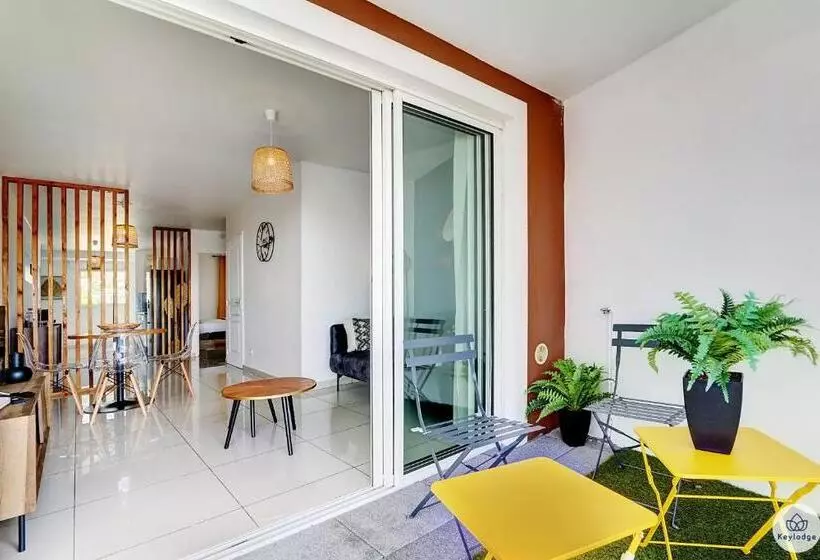 T2   Iris, Classé 2 étoiles   Balcon   Proche Centre De Saint Denis