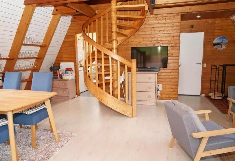 Zeltdachhaus Für Die Ganze Familie