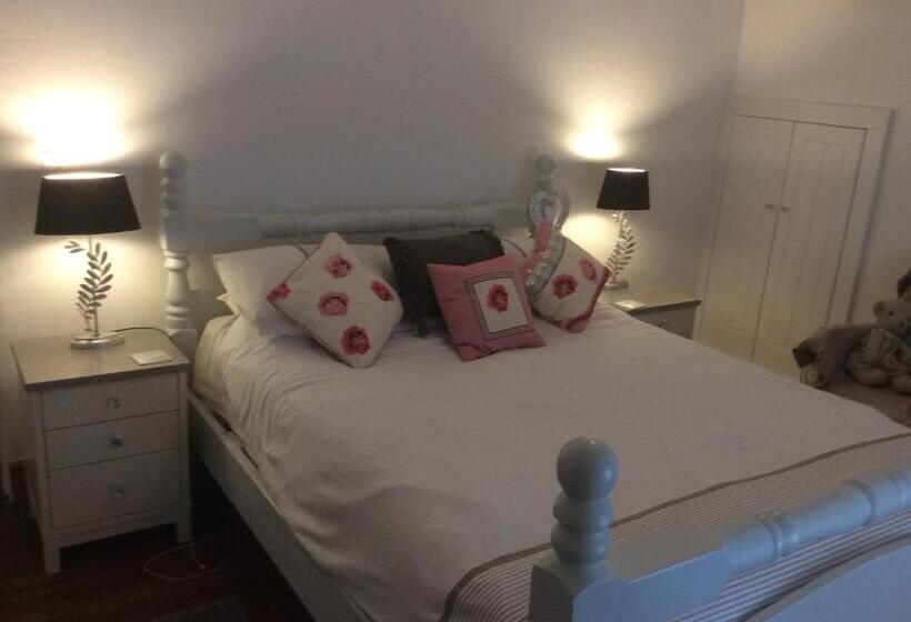 1850s Character Stone Cottage