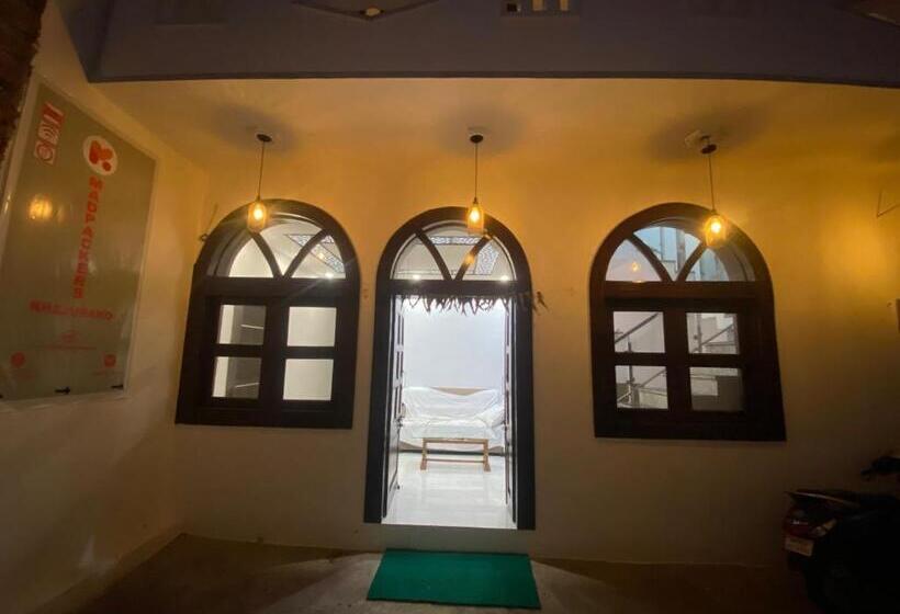 هاستل Madpackers Khajuraho