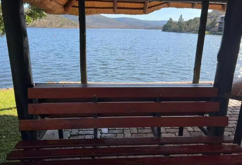 Fish Eagle Manor, Warmbaths