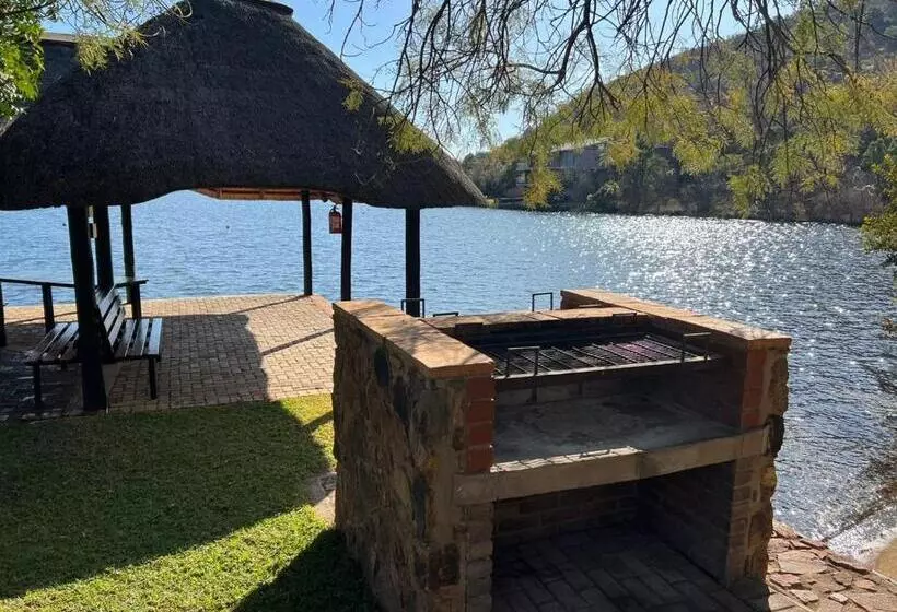 Fish Eagle Manor, Warmbaths