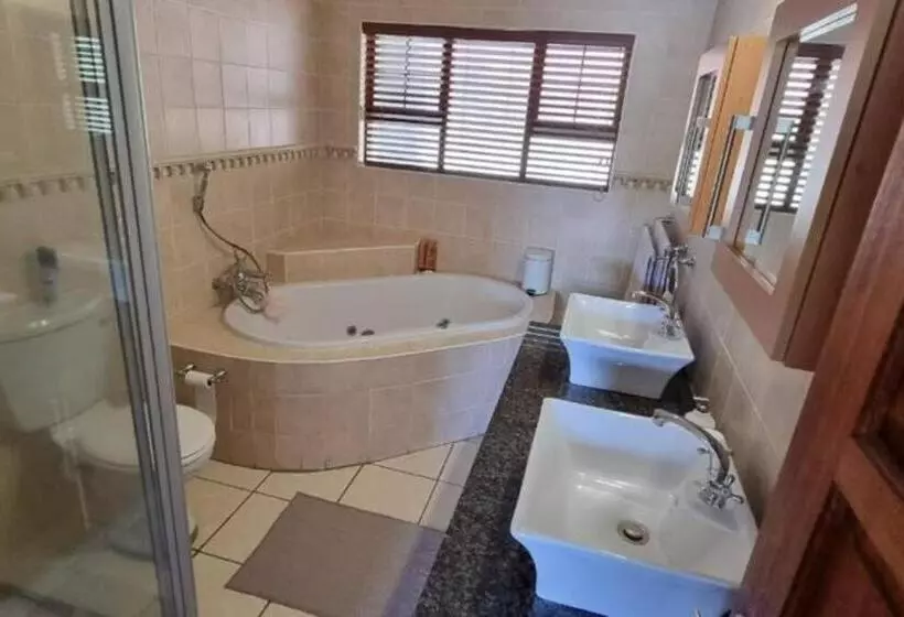 Fish Eagle Manor, Warmbaths