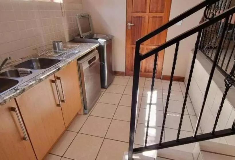 Fish Eagle Manor, Warmbaths