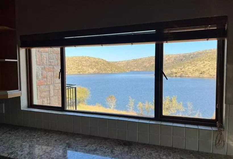 Fish Eagle Manor, Warmbaths