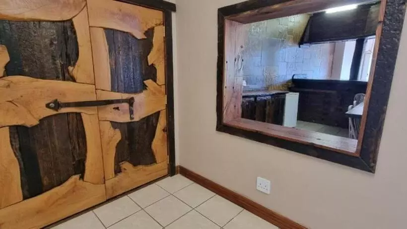 Fish Eagle Manor, Warmbaths