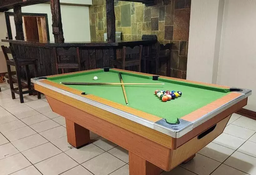 Fish Eagle Manor, Warmbaths