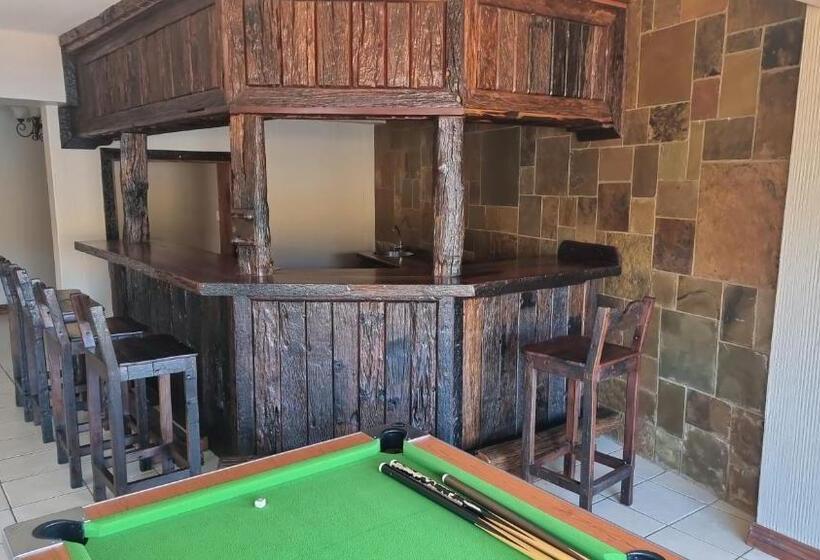 Fish Eagle Manor, Warmbaths