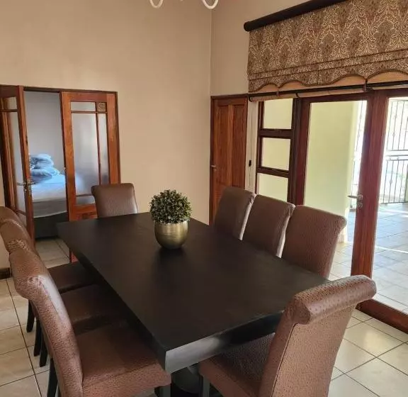 Fish Eagle Manor, Warmbaths