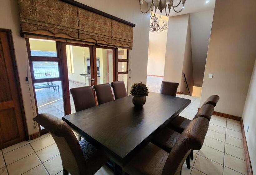 Fish Eagle Manor, Warmbaths