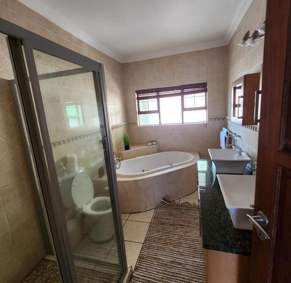 Fish Eagle Manor, Warmbaths