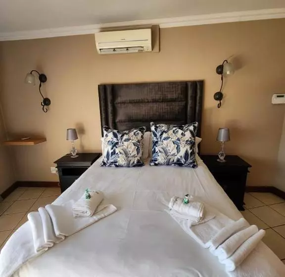 Fish Eagle Manor, Warmbaths