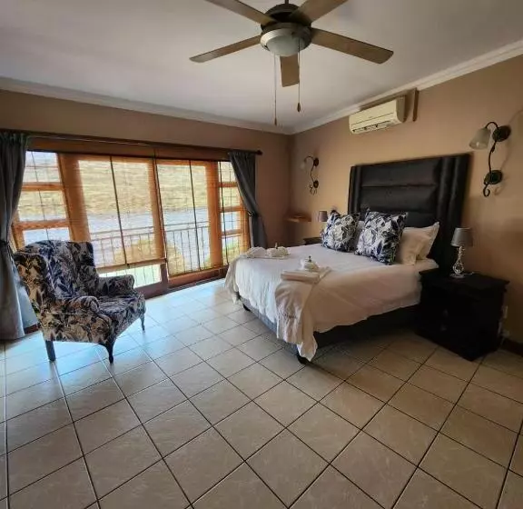 Fish Eagle Manor, Warmbaths