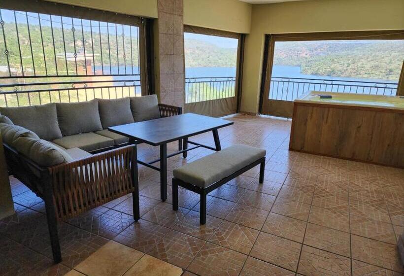 Fish Eagle Manor, Warmbaths