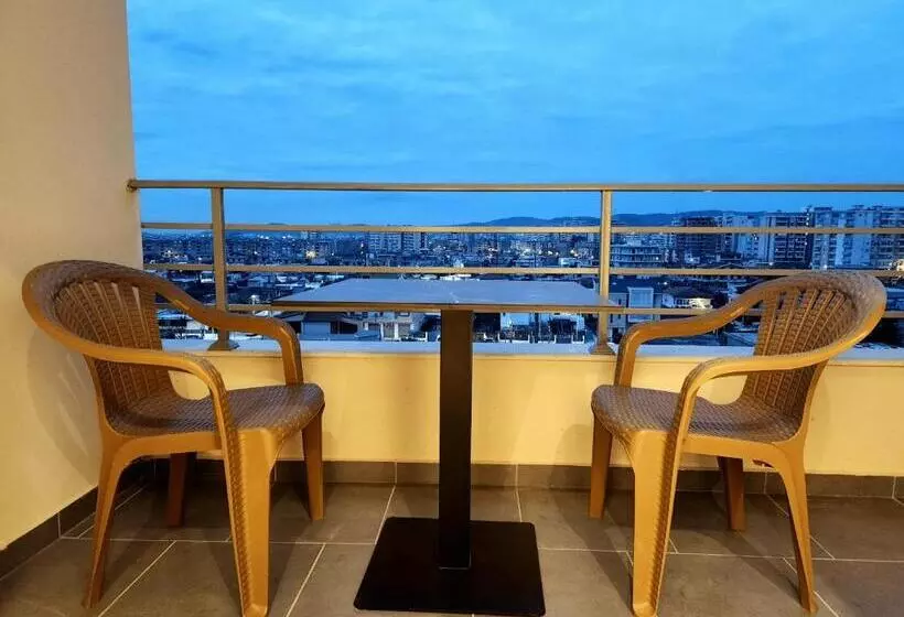 Modern And Cozy Apartments 150 Meters From The Beach, 750 Meters From Lungo Mare