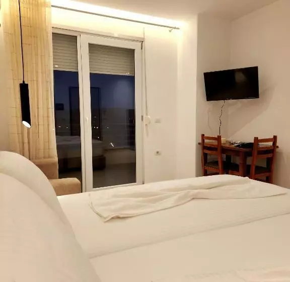 Modern And Cozy Apartments 150 Meters From The Beach, 750 Meters From Lungo Mare