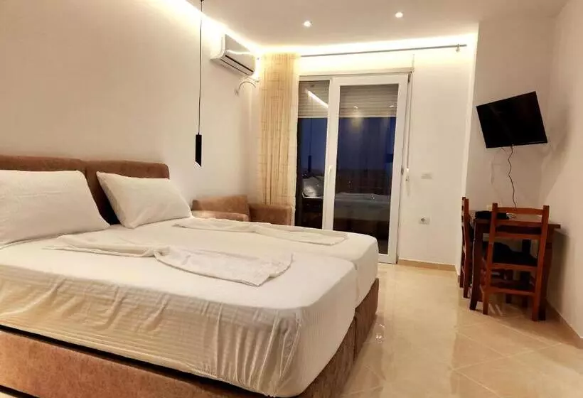 Modern And Cozy Apartments 150 Meters From The Beach, 750 Meters From Lungo Mare