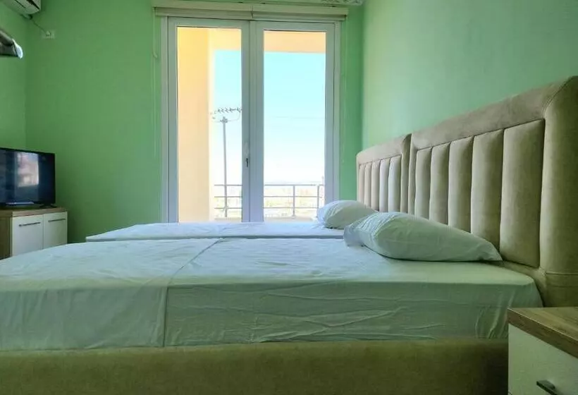 Modern And Cozy Apartments 150 Meters From The Beach, 750 Meters From Lungo Mare