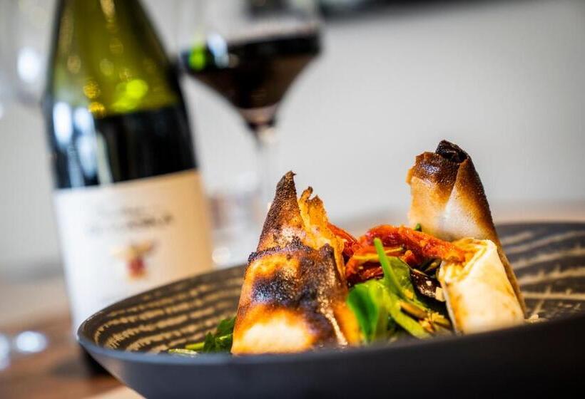 هتل Domaine Du Mont Saint Jean