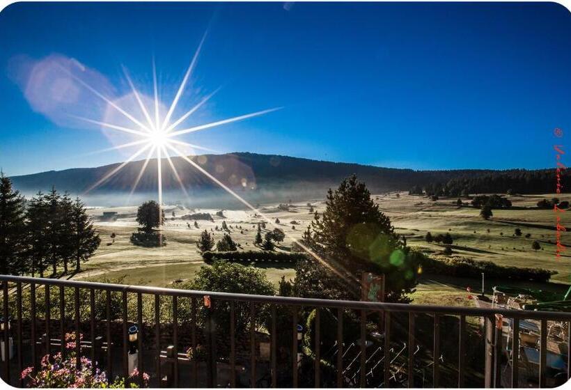 هتل Domaine Du Mont Saint Jean