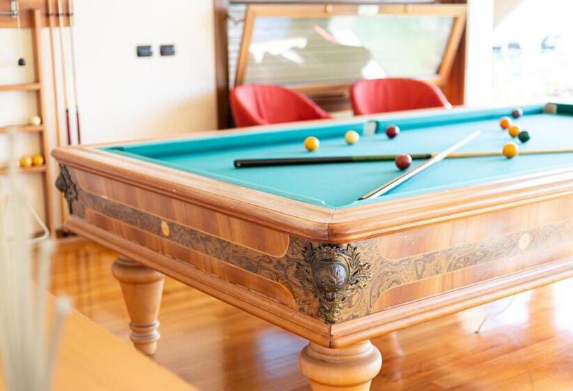 Villa Rolls   Porzione Di Villa Con Piscina,giardino E Parcheggi