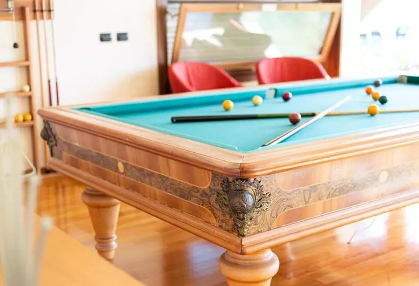 Villa Rolls   Porzione Di Villa Con Piscina,giardino E Parcheggi