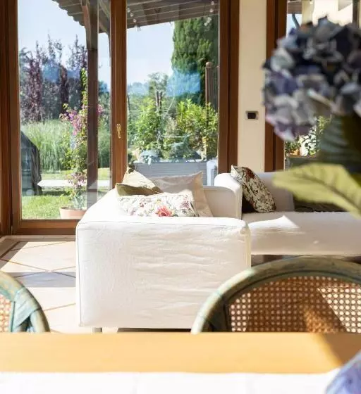 Villa Rolls   Porzione Di Villa Con Piscina,giardino E Parcheggi