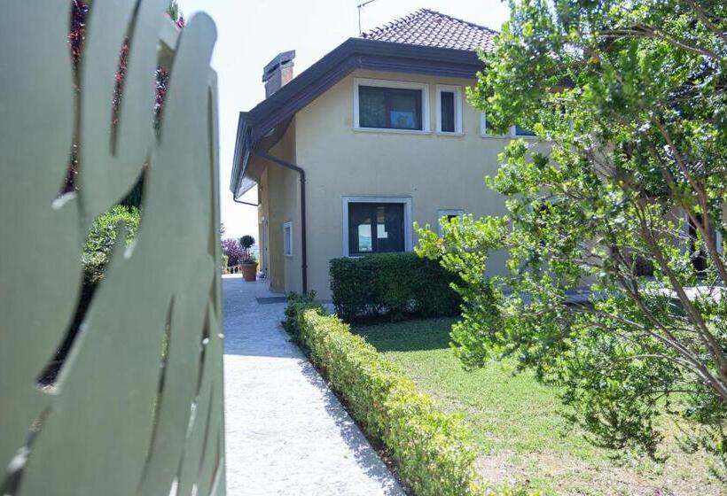 Villa Rolls   Porzione Di Villa Con Piscina,giardino E Parcheggi