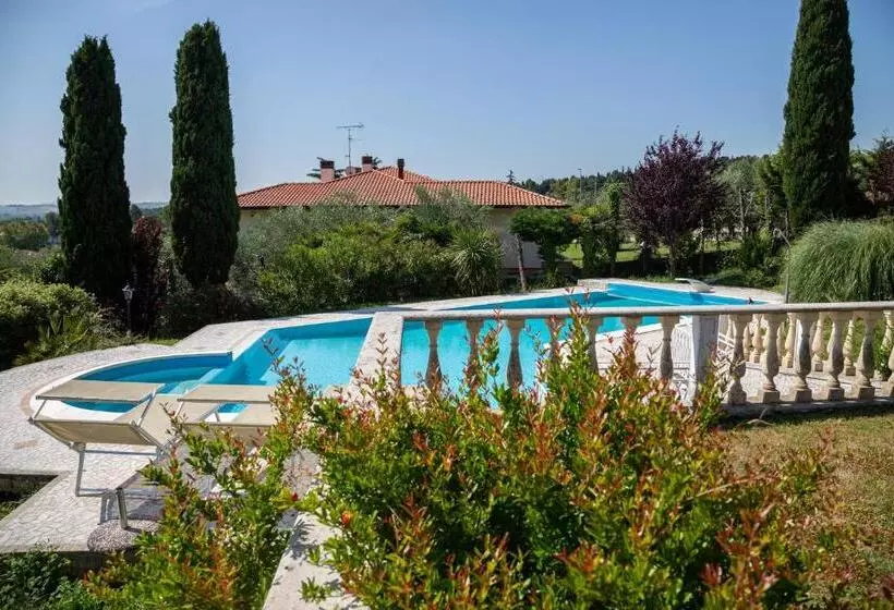 Villa Rolls   Porzione Di Villa Con Piscina,giardino E Parcheggi