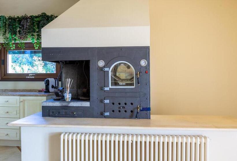 Villa Rolls   Porzione Di Villa Con Piscina,giardino E Parcheggi