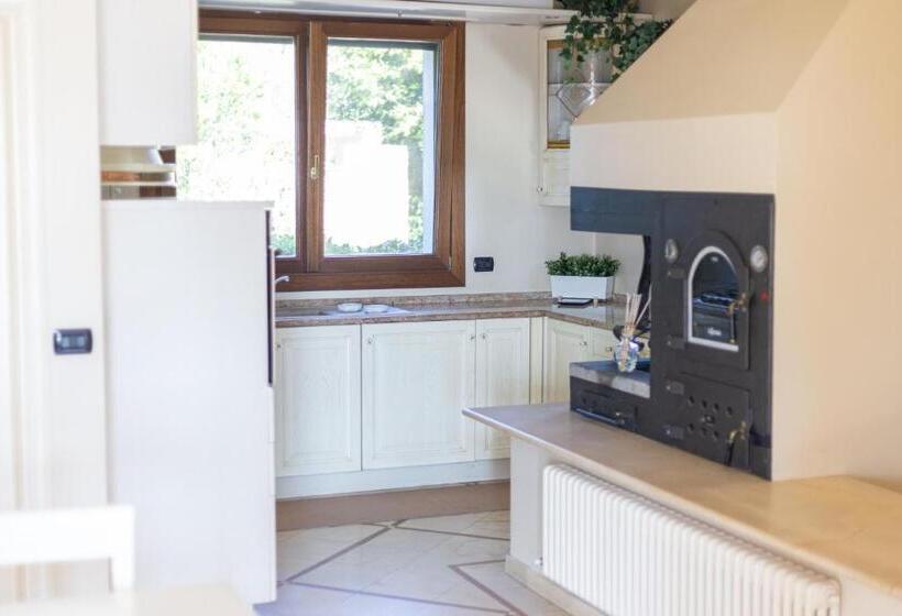 Villa Rolls   Porzione Di Villa Con Piscina,giardino E Parcheggi