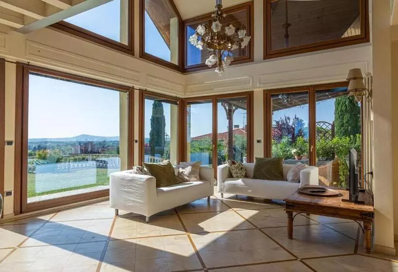 Villa Rolls   Porzione Di Villa Con Piscina,giardino E Parcheggi