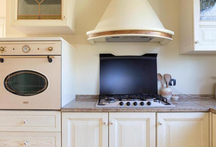 Villa Rolls   Porzione Di Villa Con Piscina,giardino E Parcheggi